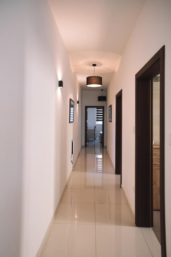 Modern 3 Bedroom With Ac Apartment Zabbar ภายนอก รูปภาพ